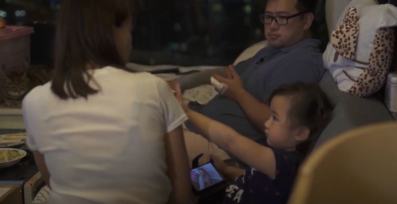 慈慧幼苗《超級奶爸2》第6集第1部份：「電子奶咀配飯」戒不到？家長身教最有效！