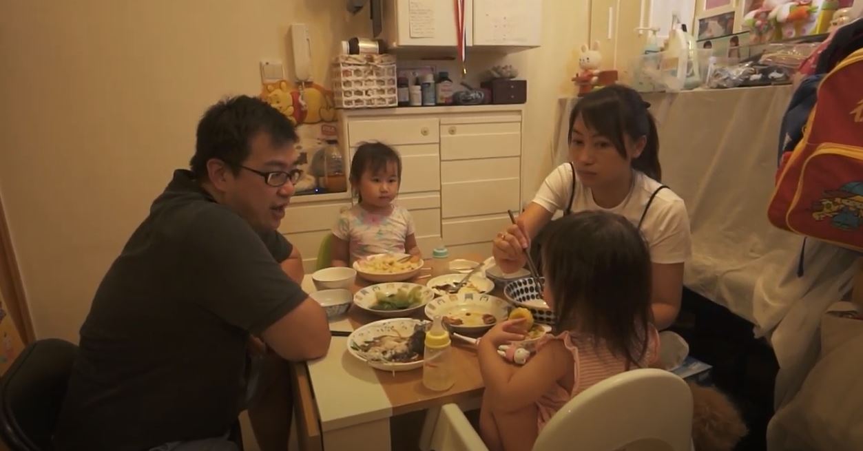 慈慧幼苗《超級奶爸2》第6集第2部份：「電子奶咀配飯」戒不到？家長身教最有效！